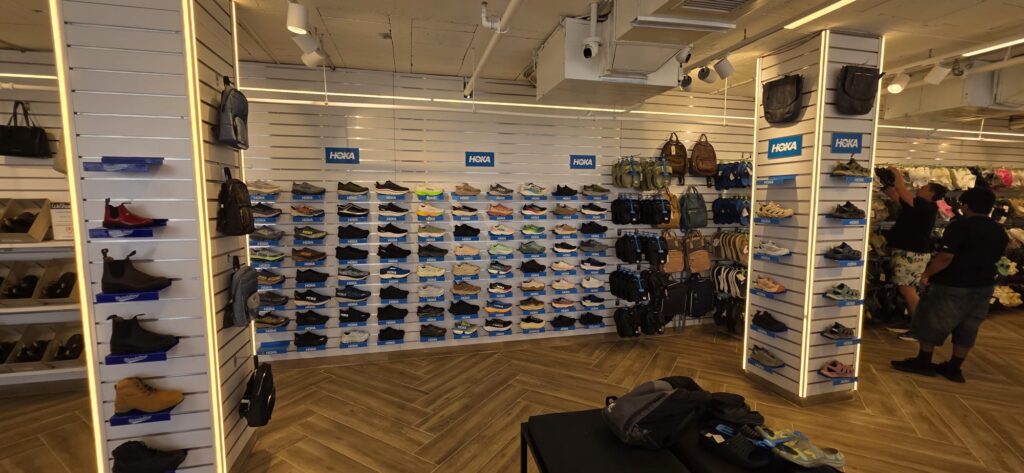 Крупнейший дискаунтер WeShoes открыт в Эйлате – сотни моделей обуви, сумок и одежды по самым выгодным ценам