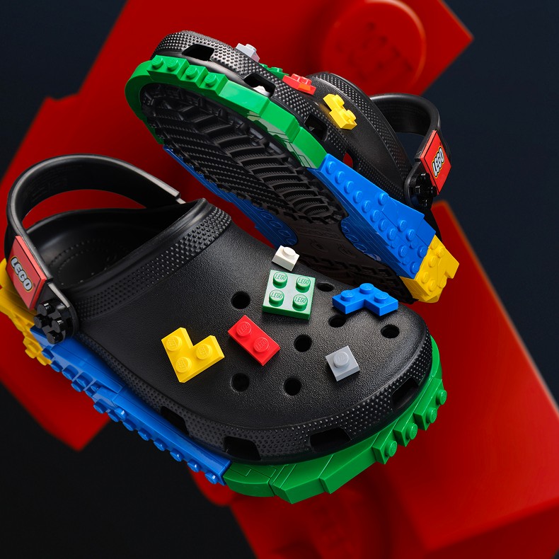 Gamechangers: Crocs и LEGO объединились в самой яркой коллаборации лета